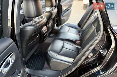 Седан Infiniti M30 2010 в 