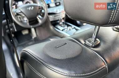 Седан Infiniti M30 2010 в 