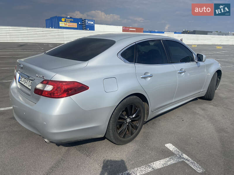 Седан Infiniti M30 2011 в Львові