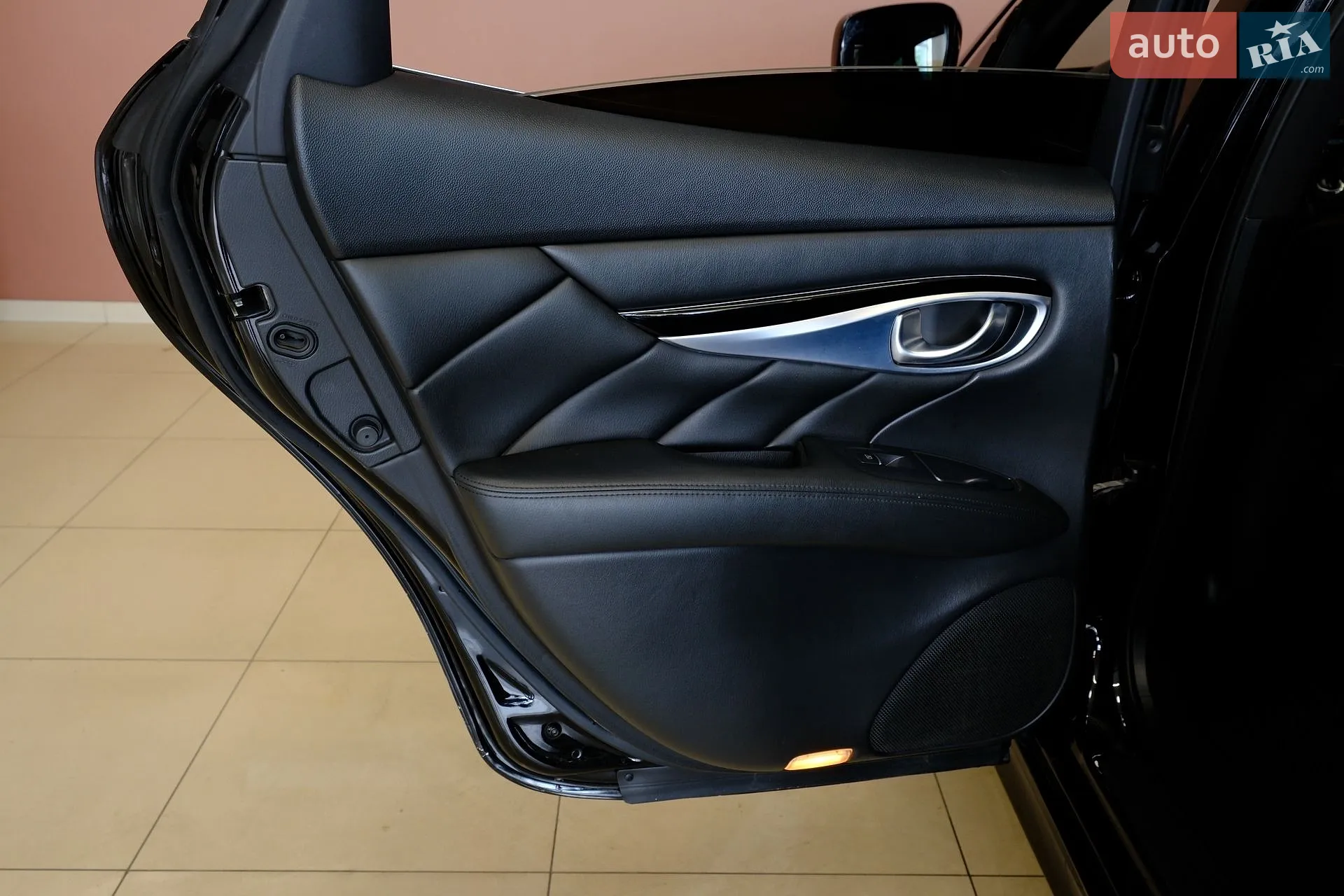 2013 Infiniti M - мініатюра 35