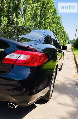 Седан Infiniti M37 2013 в 