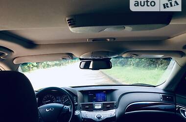 Седан Infiniti M37 2013 в 