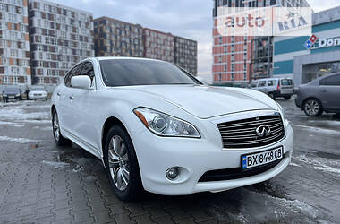 Седан Infiniti M37 2013 в 