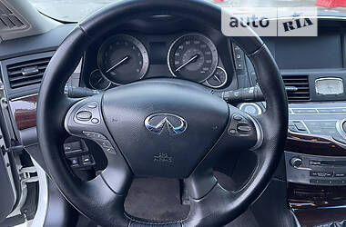 Седан Infiniti M37 2013 в 