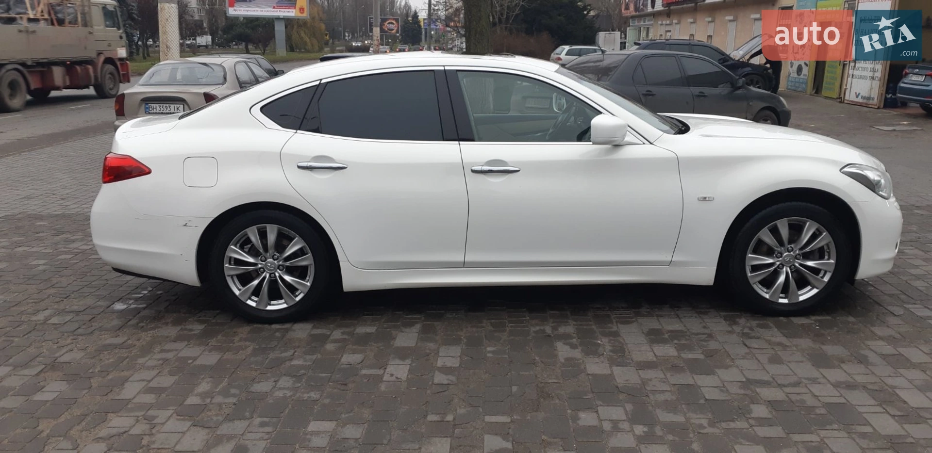 2011 Infiniti M - мініатюра 4