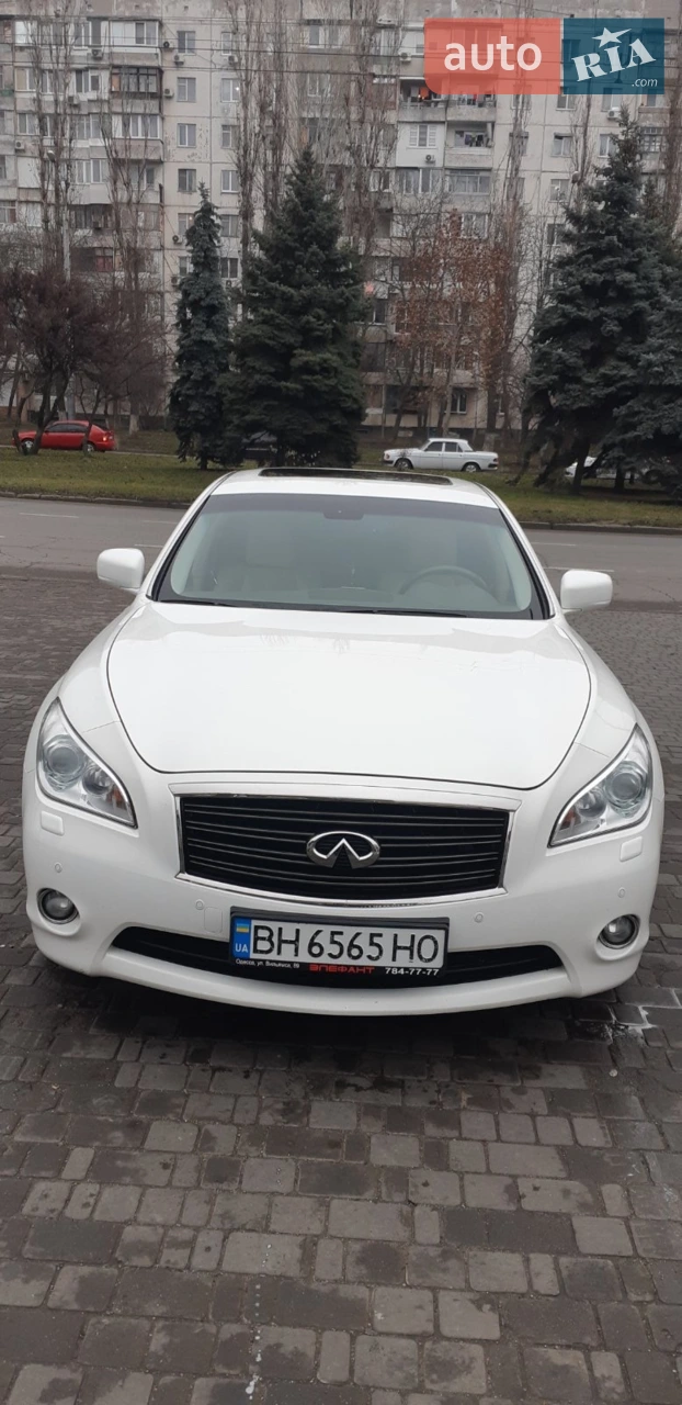 2011 Infiniti M - мініатюра 11