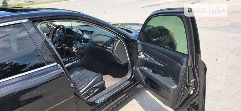 Седан Infiniti M37 2013 в Тернополе