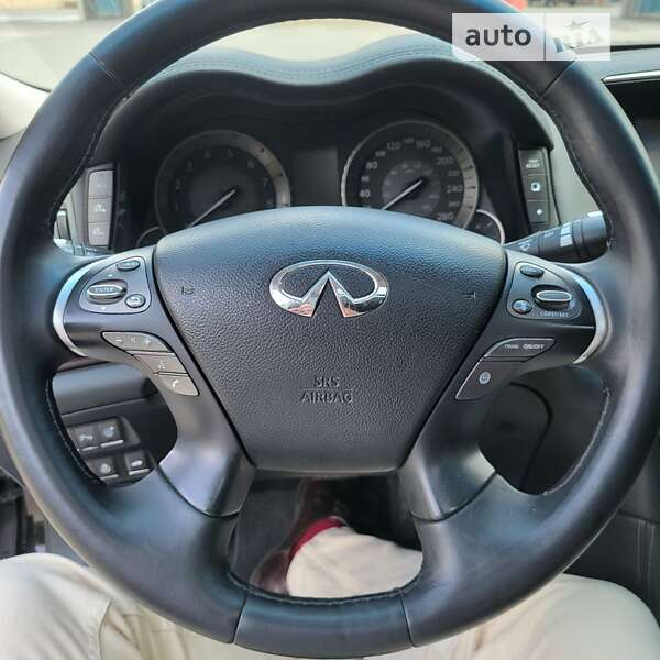 Седан Infiniti M37 2013 в Тернополе