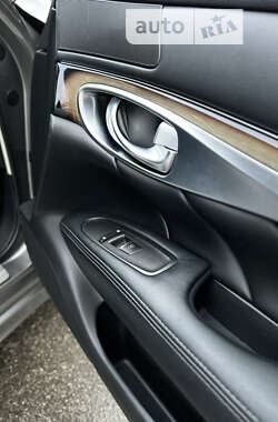 Седан Infiniti M37 2013 в 
