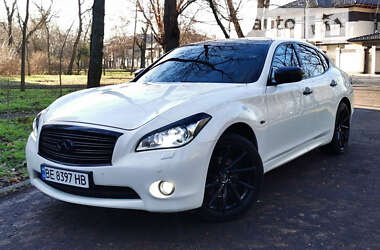 Седан Infiniti M37 2013 в 