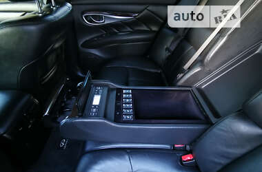 Седан Infiniti M37 2013 в 