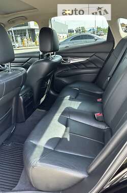 Седан Infiniti M37 2013 в 