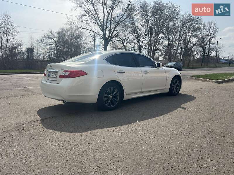 Седан Infiniti M37 2010 в Кременчуці