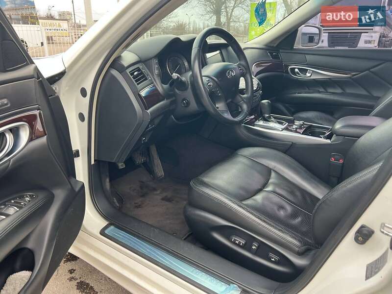Седан Infiniti M37 2010 в Кременчуці