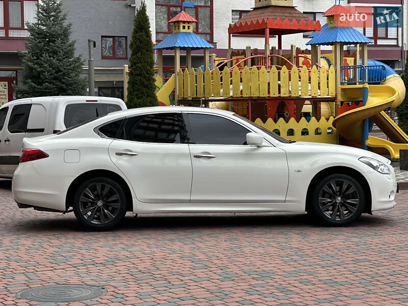 Седан Infiniti M37 2013 в Ивано-Франковске