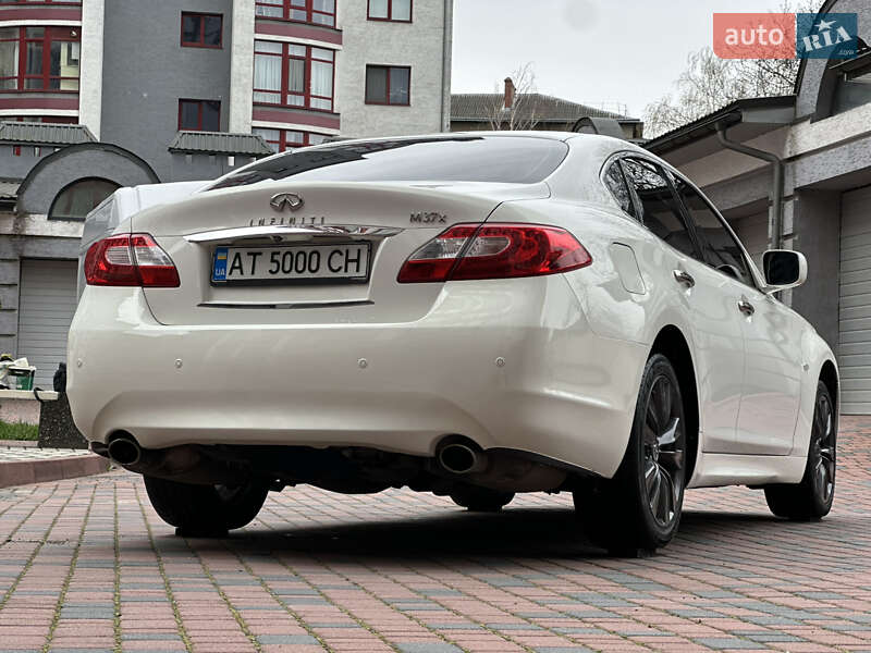Седан Infiniti M37 2013 в Ивано-Франковске