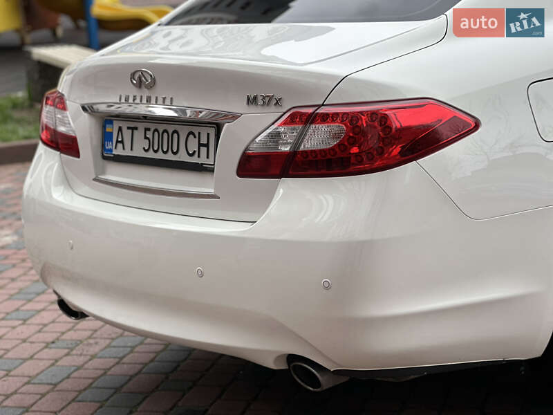 Седан Infiniti M37 2013 в Ивано-Франковске