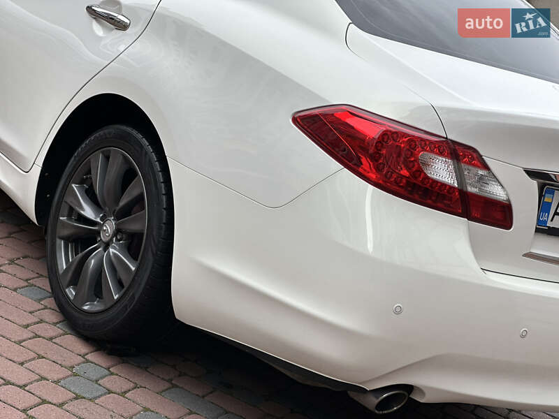 Седан Infiniti M37 2013 в Ивано-Франковске