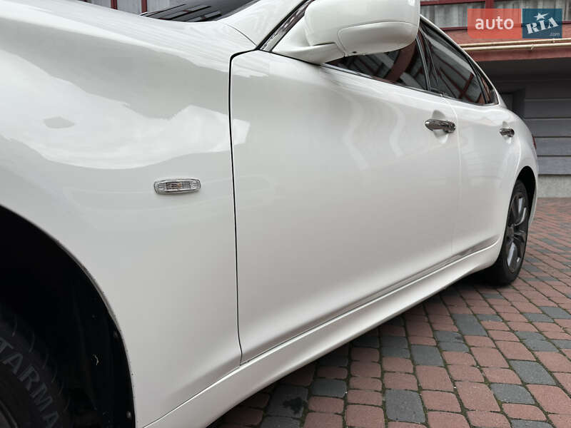 Седан Infiniti M37 2013 в Ивано-Франковске