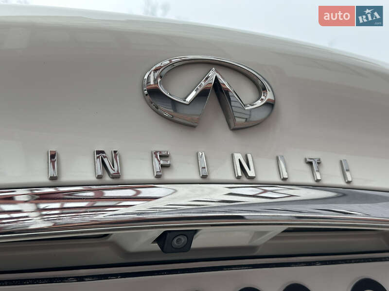 Седан Infiniti M37 2013 в Ивано-Франковске