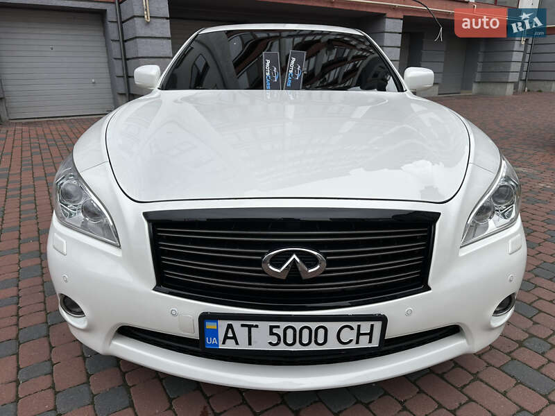Седан Infiniti M37 2013 в Ивано-Франковске