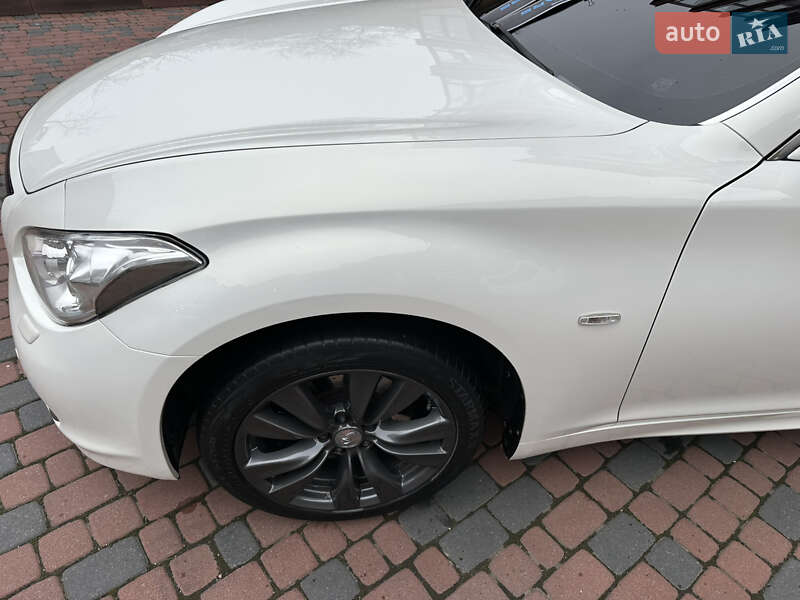Седан Infiniti M37 2013 в Ивано-Франковске
