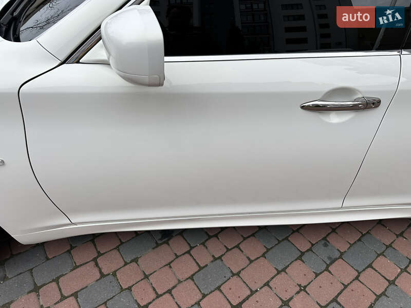 Седан Infiniti M37 2013 в Ивано-Франковске