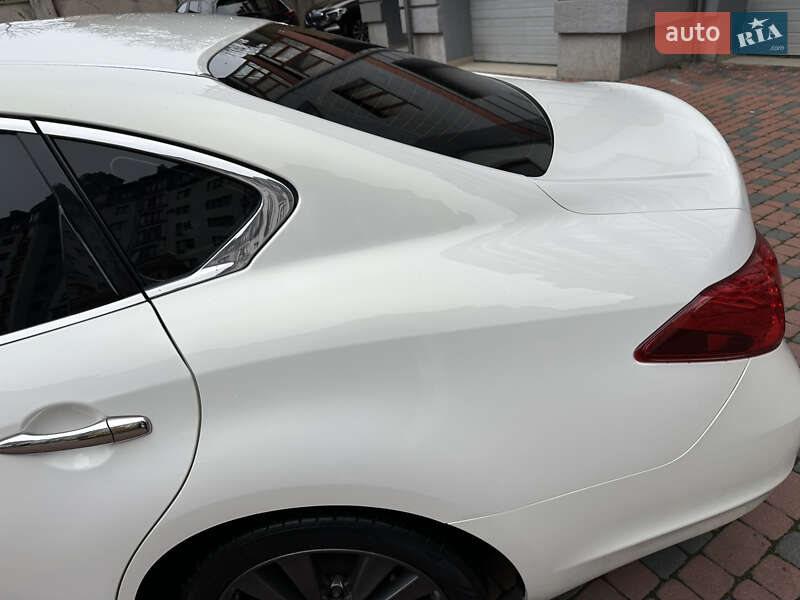 Седан Infiniti M37 2013 в Ивано-Франковске