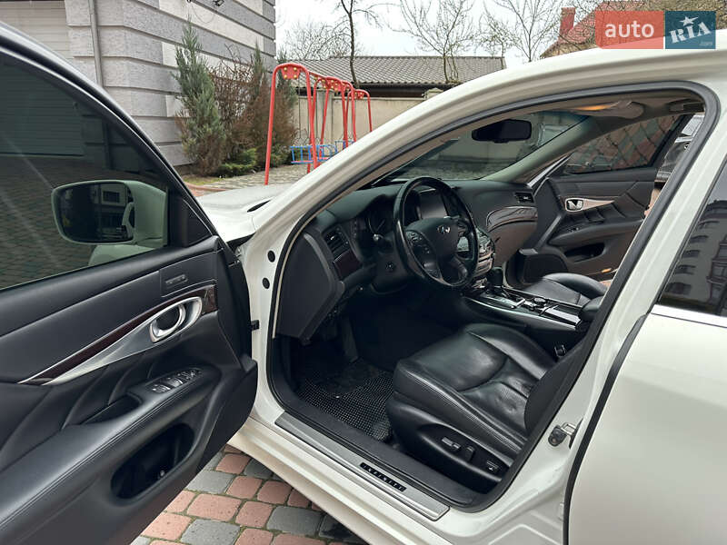 Седан Infiniti M37 2013 в Ивано-Франковске