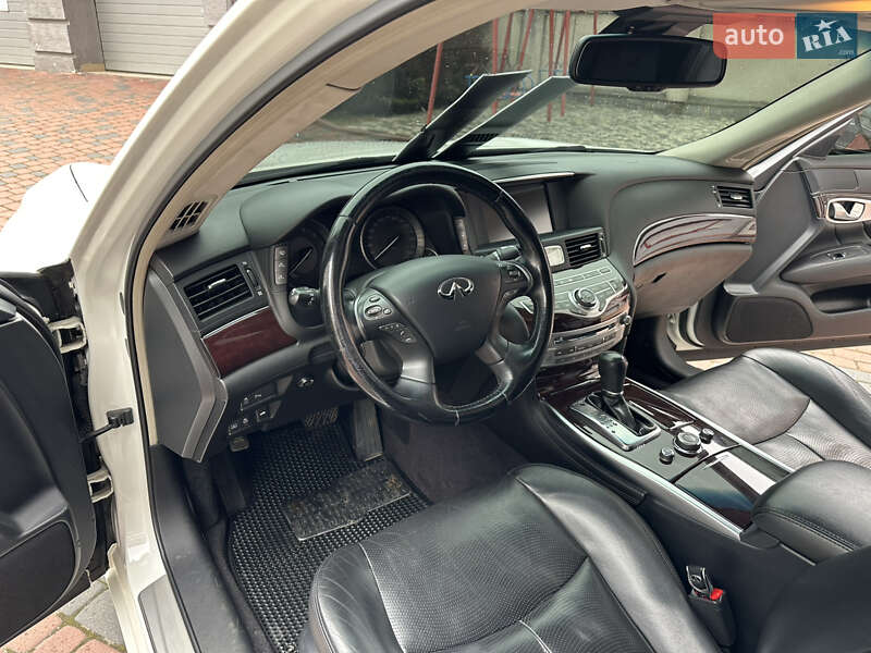 Седан Infiniti M37 2013 в Ивано-Франковске