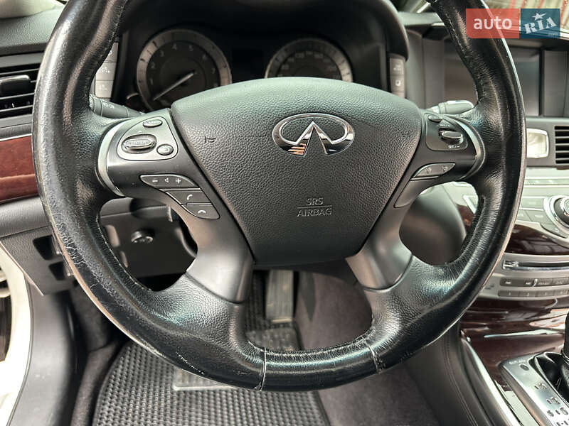 Седан Infiniti M37 2013 в Ивано-Франковске