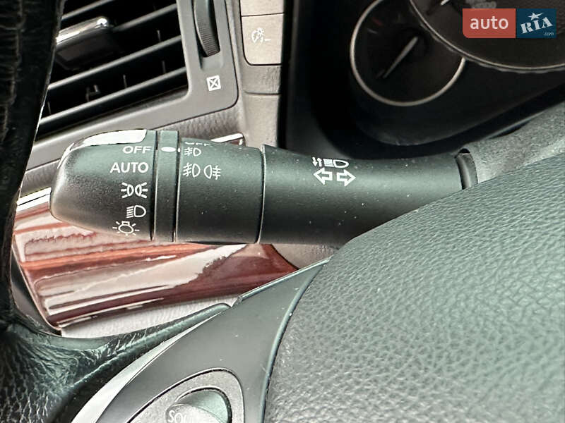 Седан Infiniti M37 2013 в Ивано-Франковске