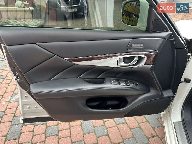 Седан Infiniti M37 2013 в Ивано-Франковске