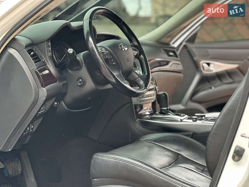 Седан Infiniti M37 2013 в Ивано-Франковске
