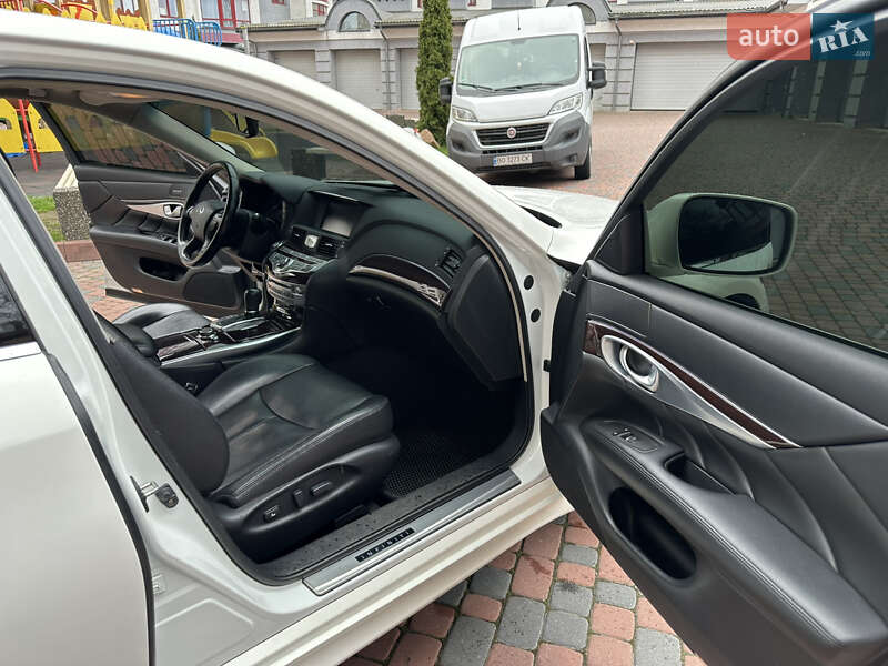 Седан Infiniti M37 2013 в Ивано-Франковске