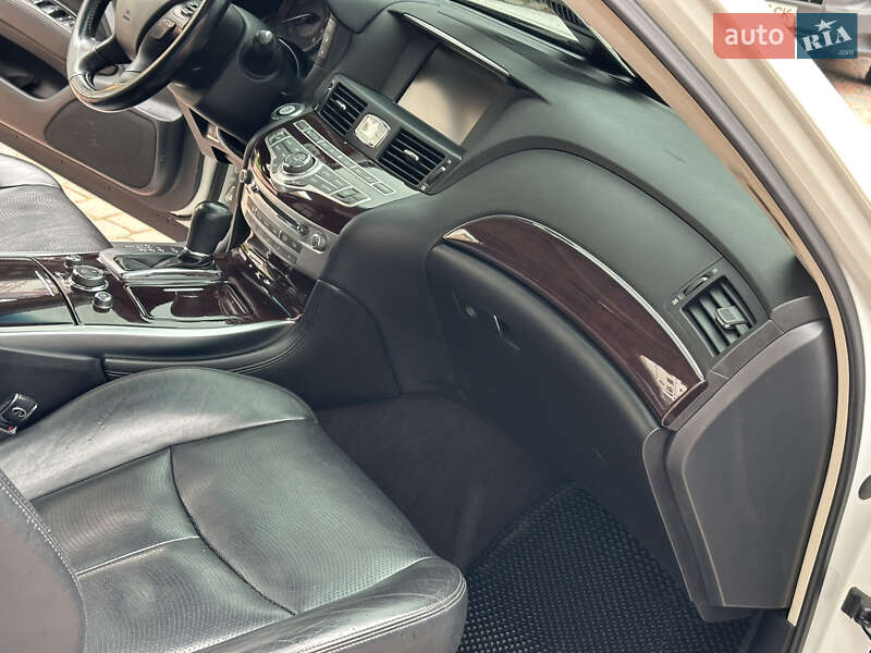 Седан Infiniti M37 2013 в Ивано-Франковске