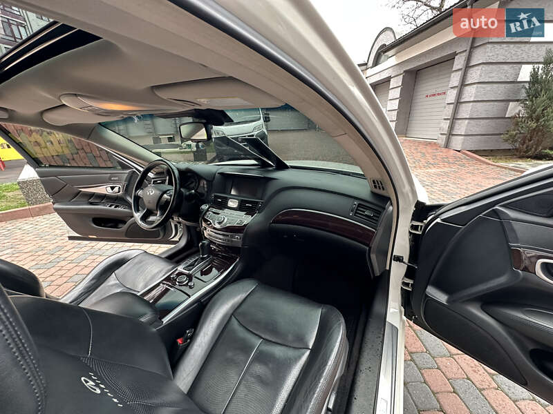 Седан Infiniti M37 2013 в Ивано-Франковске