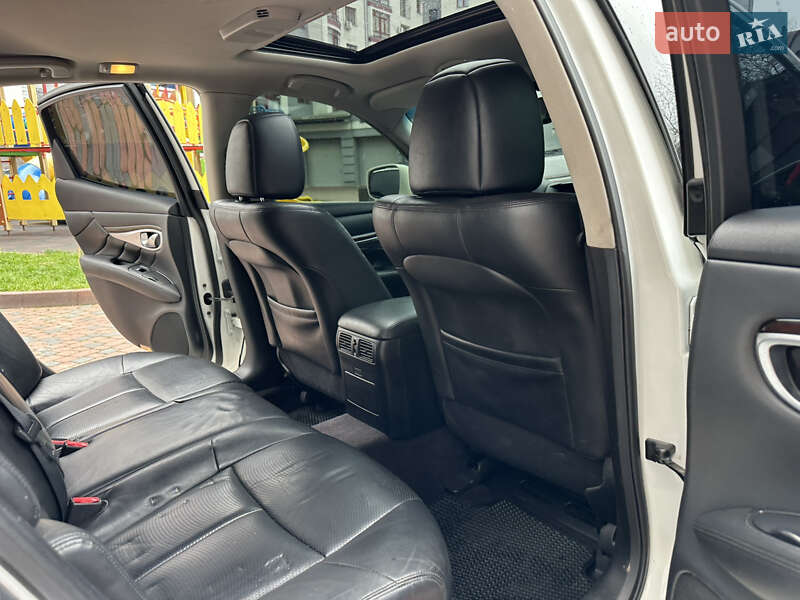 Седан Infiniti M37 2013 в Ивано-Франковске
