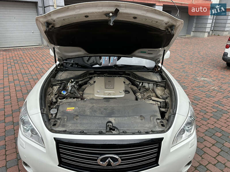 Седан Infiniti M37 2013 в Ивано-Франковске