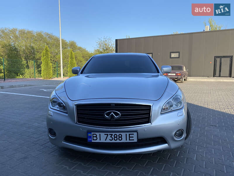Седан Infiniti M37 2012 в Кременчуці