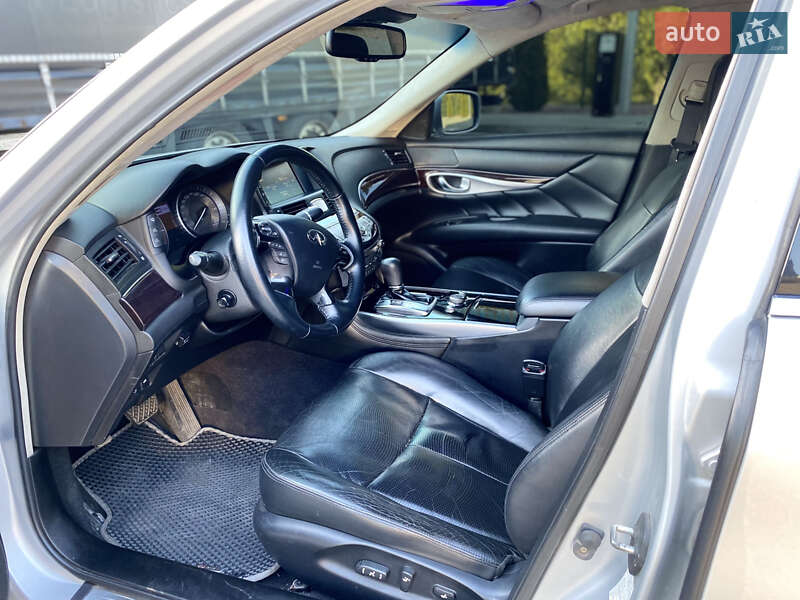 Седан Infiniti M37 2012 в Кременчуці