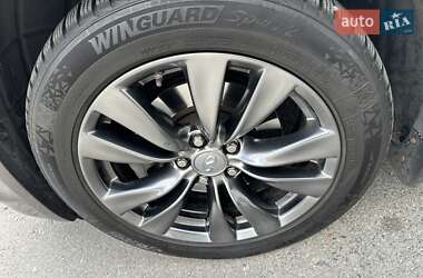 Седан Infiniti M37 2011 в 