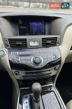 Седан Infiniti M37 2011 в 