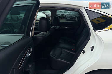 Седан Infiniti M37 2010 в 