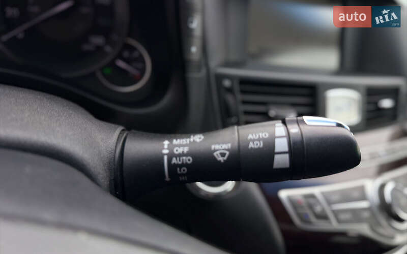 Седан Infiniti M37 2010 в Мукачевому