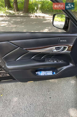 Седан Infiniti M37 2013 в 