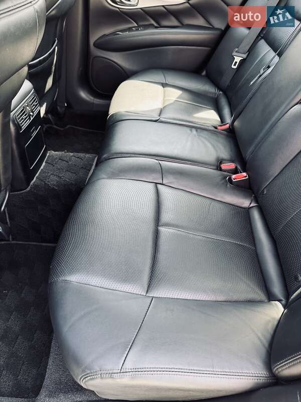 Седан Infiniti M37 2011 в Києві