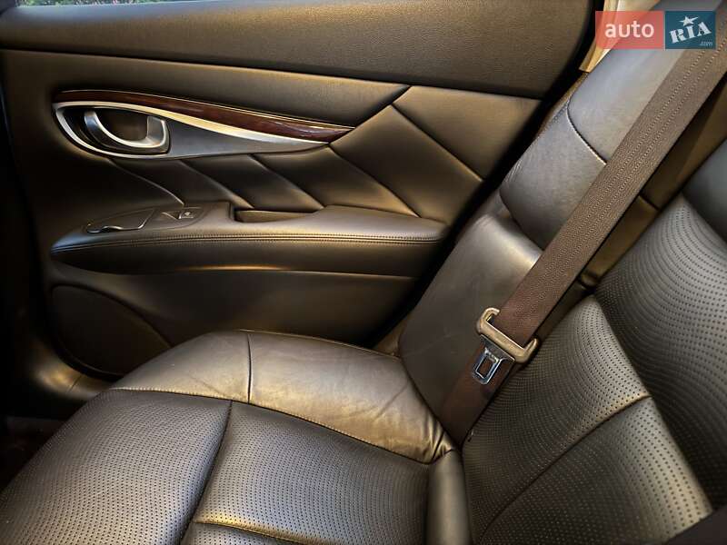 Седан Infiniti M37 2011 в Києві