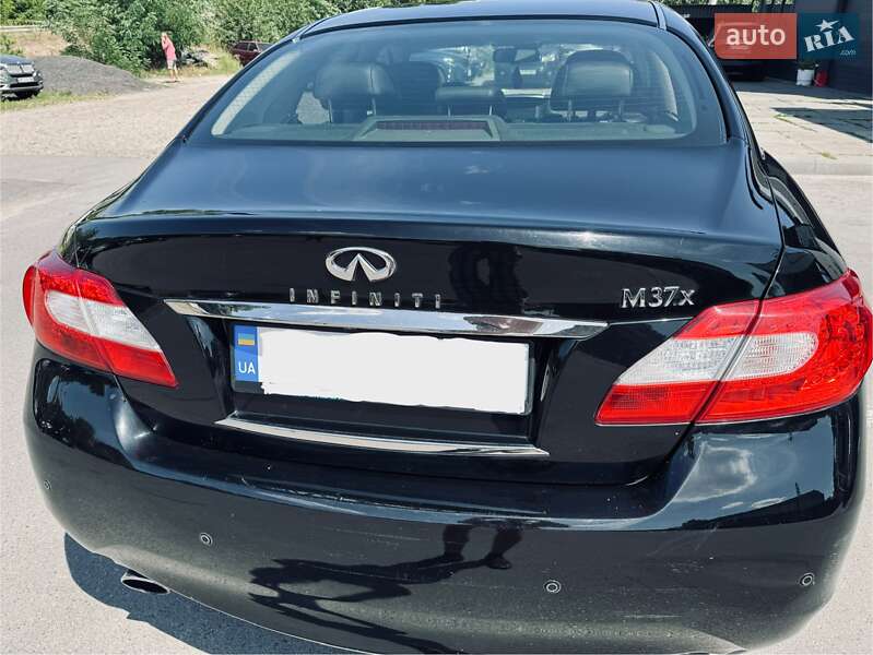 Седан Infiniti M37 2011 в Києві