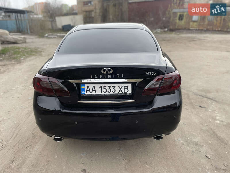 Седан Infiniti M37 2013 в Киеве